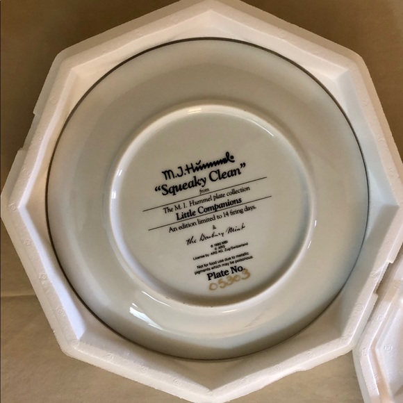 M.J. Hummel “Squeaky Clean” Collectible Plate - Picture 4 of 6